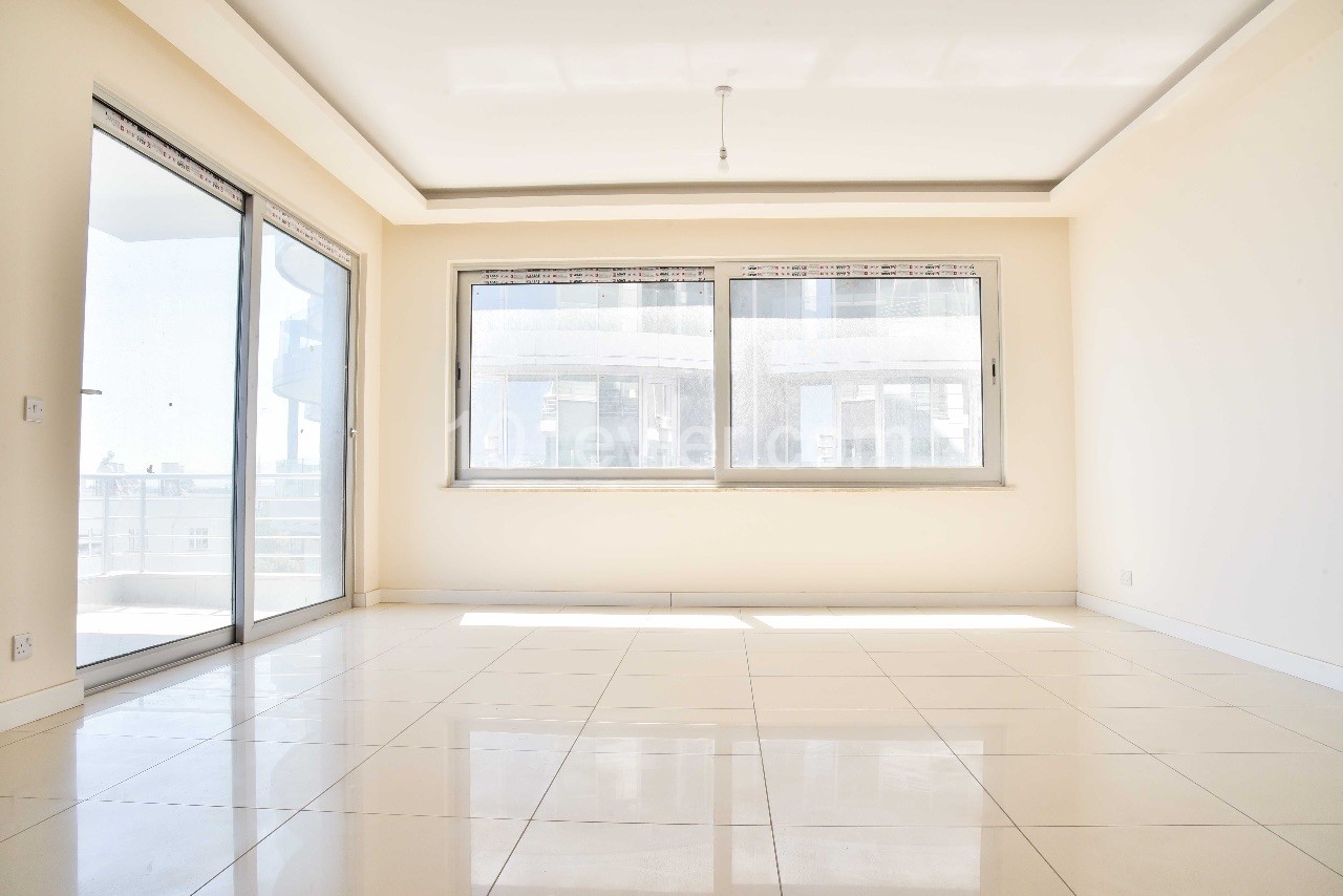 3+1 NEW FLAT FOR SALE IN CYPRUS KYRENIA CENTER 135 m2, SUITABLE FOR COMMERCIAL USE, PERFECT LOCATION ** 