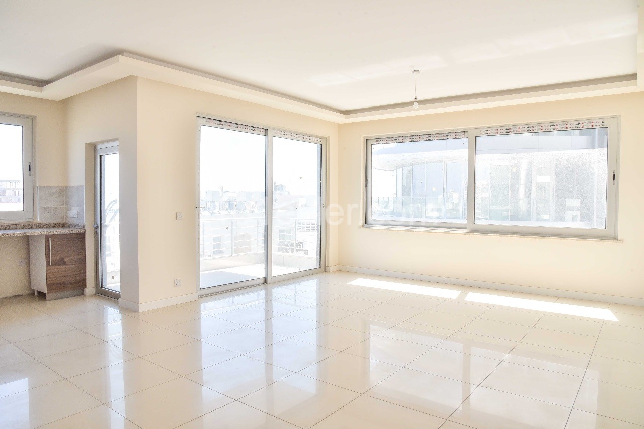 3+1 NEW FLAT FOR SALE IN CYPRUS KYRENIA CENTER 135 m2, SUITABLE FOR COMMERCIAL USE, PERFECT LOCATION ** 