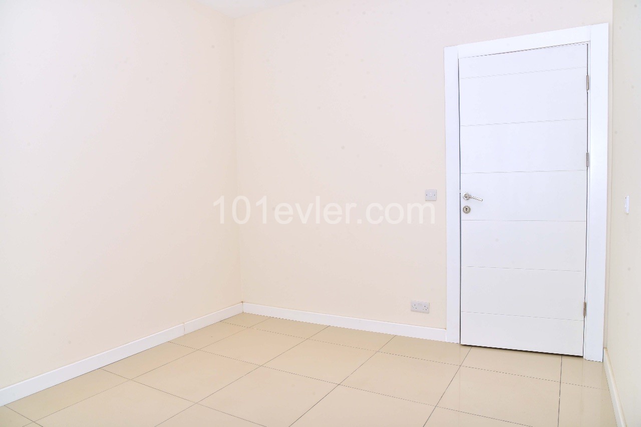 3+1 NEW FLAT FOR SALE IN CYPRUS KYRENIA CENTER 135 m2, SUITABLE FOR COMMERCIAL USE, PERFECT LOCATION ** 