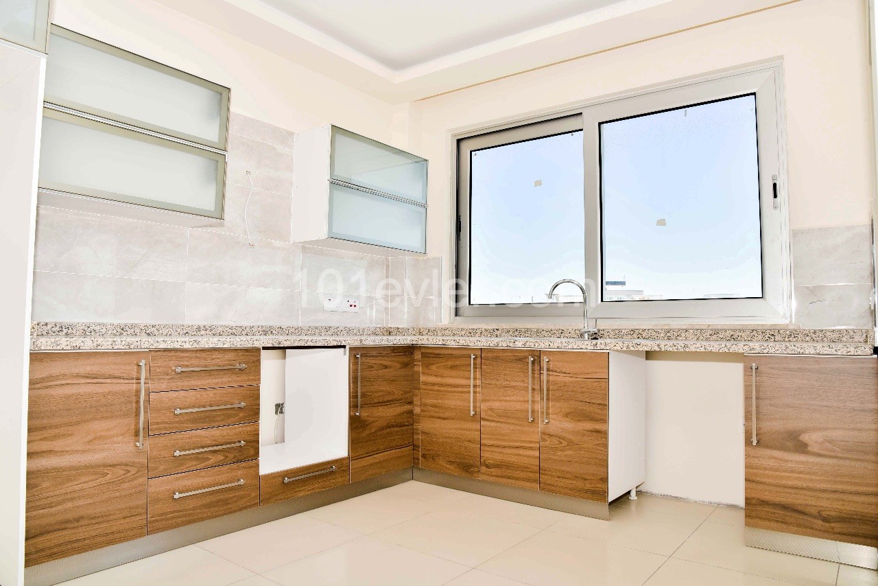 3+1 NEW FLAT FOR SALE IN CYPRUS KYRENIA CENTER 135 m2, SUITABLE FOR COMMERCIAL USE, PERFECT LOCATION ** 