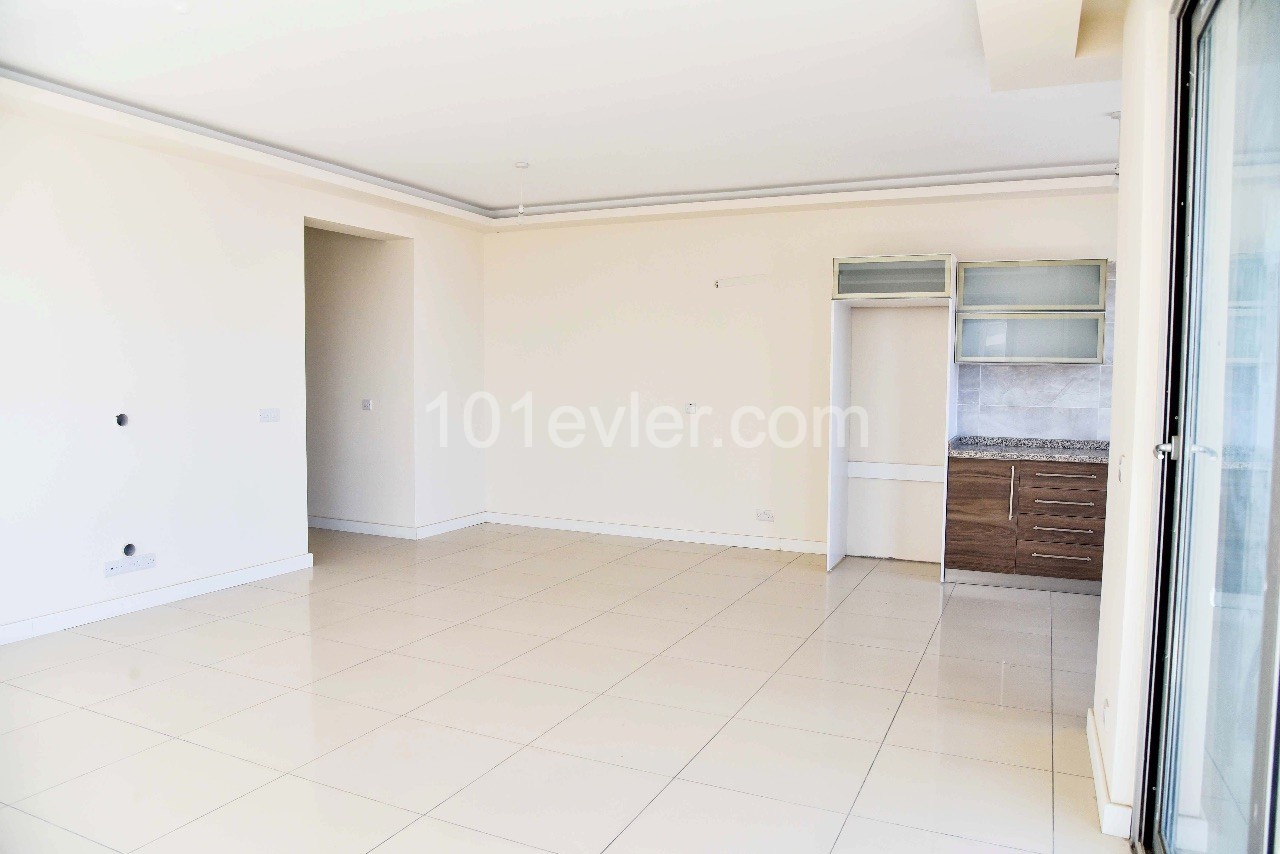 3+1 NEW FLAT FOR SALE IN CYPRUS KYRENIA CENTER 135 m2, SUITABLE FOR COMMERCIAL USE, PERFECT LOCATION ** 