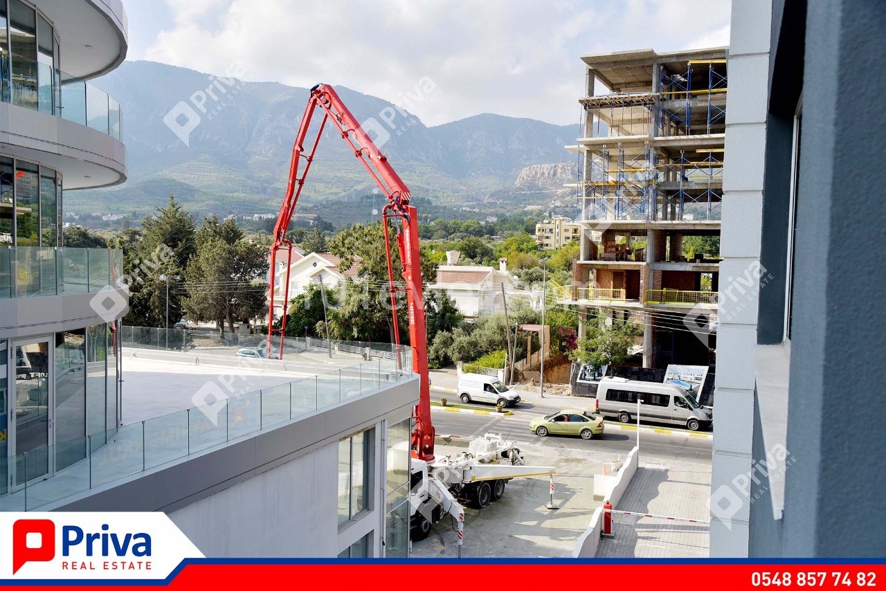 KIBRIS GİRNE MERKEZDE 3+1 YENİ SATILIK DAİRE 135 m2, TİCARİ KULLANIMA UYGUN, MÜKEMMEL KONUM