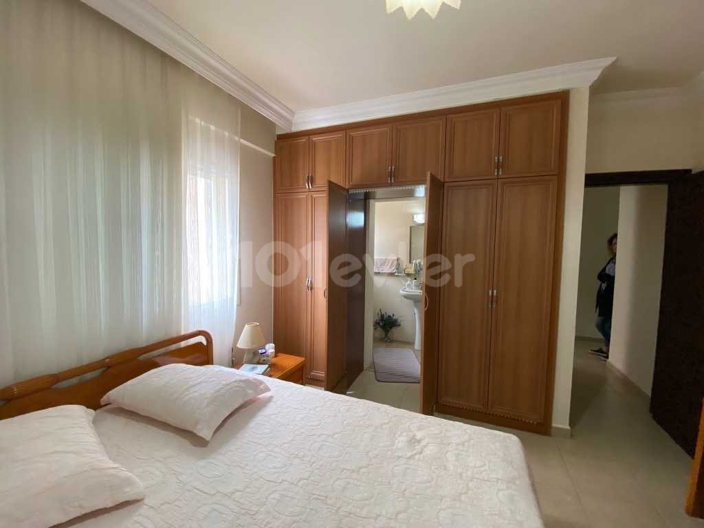 Girne merkezde satılık 3+1 eşyalı 