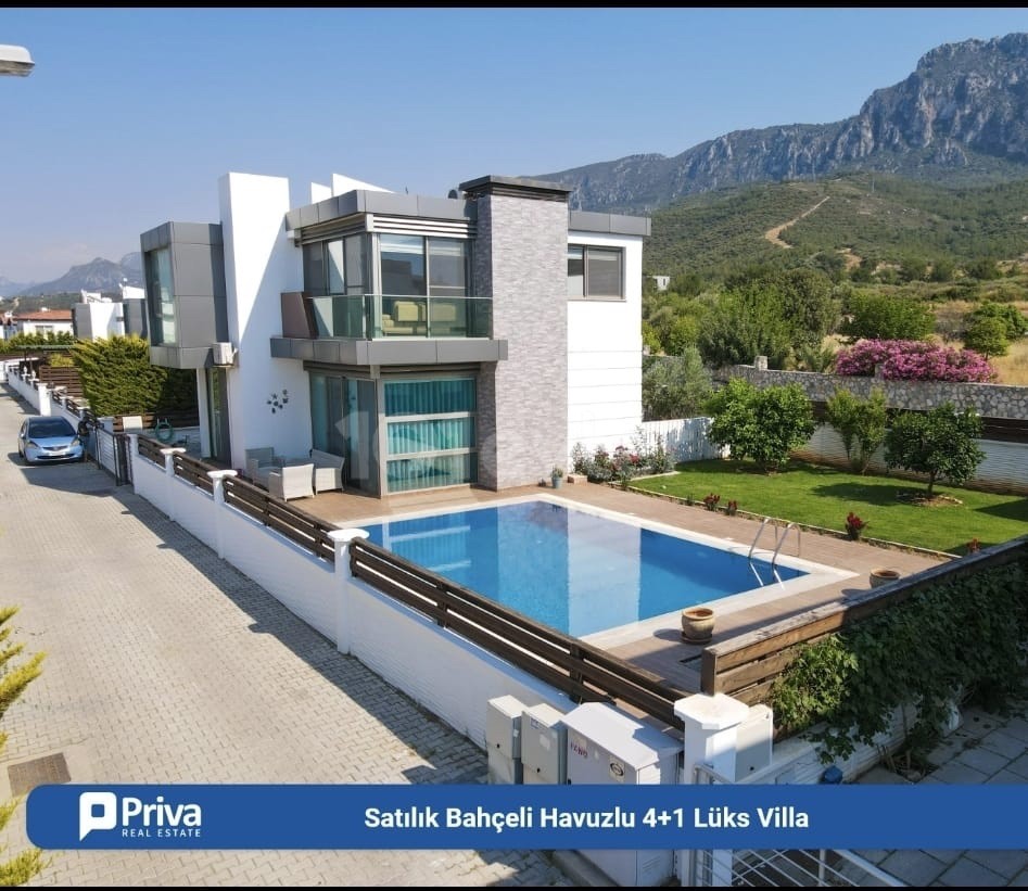 4+1 VILLA IN KYRENIA ALSANCAK MIT MEERBLICK, PRIVATEM POOL, VOR ORT, VOLL MÖBLIERT ** 