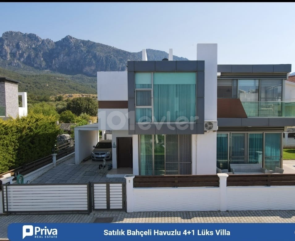 4+1 VILLA IN KYRENIA ALSANCAK MIT MEERBLICK, PRIVATEM POOL, VOR ORT, VOLL MÖBLIERT ** 