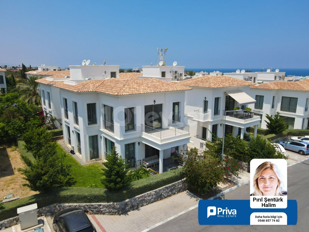 Kıbrıs Girne Town House Sitesinde Satılık 2+1, Lüks, Havuzlu ve Güvenlikli Sitede, Denize ve Çevre Yoluna Yakın Muhteşem Konumlu daire