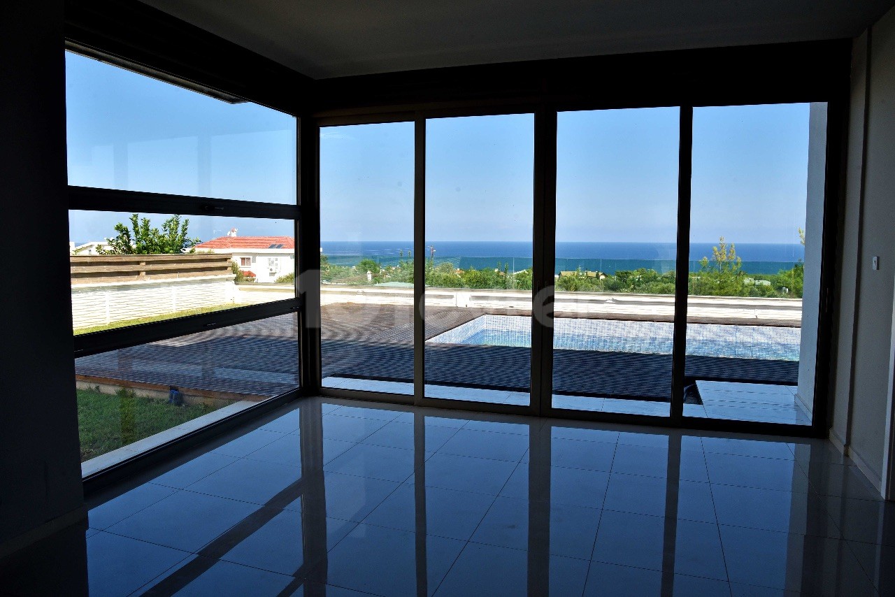 ZYPERN, GIRNE ALSANCAK, AUF EINEM GRUNDSTÜCK, 3+1 HALBMÖBLIERTE VILLA ZU VERMIETEN, MIT POOL, MIT ATEMBERAUBENDEM MEERBLICK