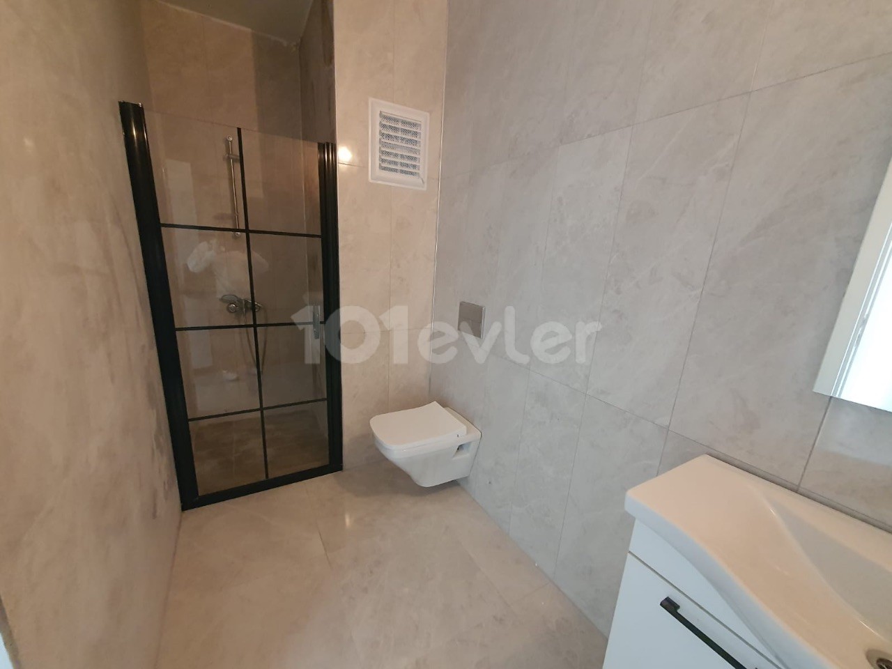 KIBRIS, GİRNE, ALSANCAK KİRALIK YENİ 2+1 EŞYALI DAİRE, DENİZ,ÇEVREYOLUNA VE MARKETLERE YAKIN, MÜKEMMEL KONUM