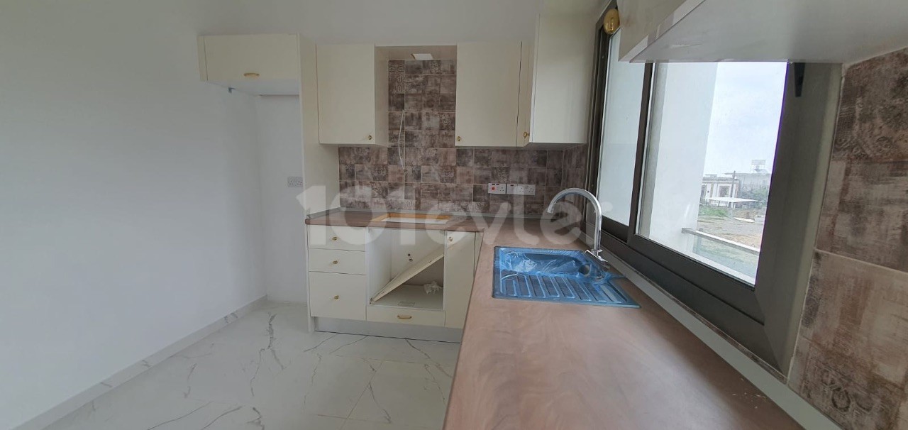 KIBRIS, GİRNE,ALSANCAK'TA SATILIK 2+1 DAİRE BAHÇE KATI