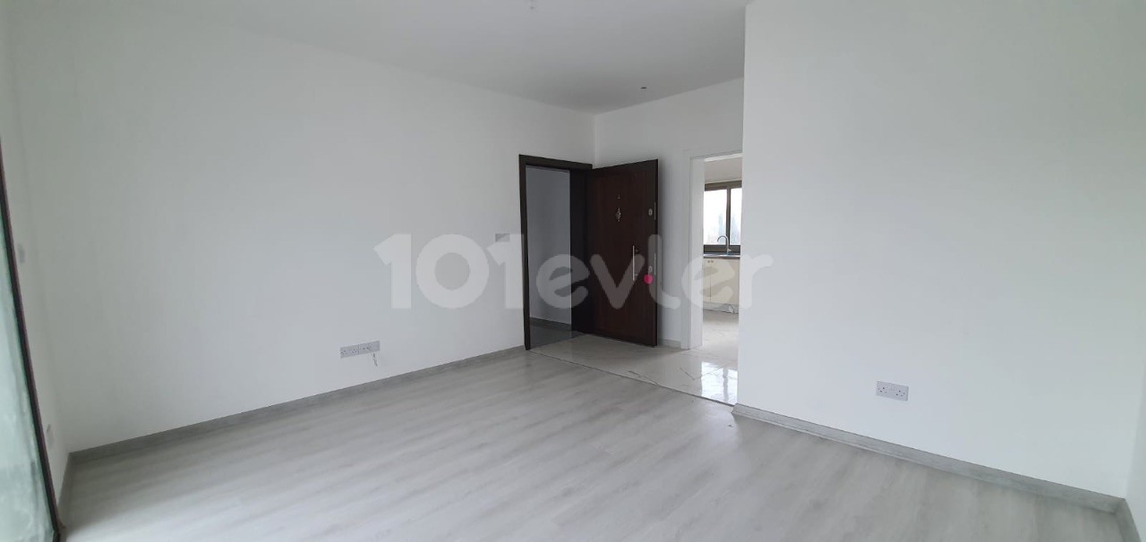 KIBRIS, GİRNE,ALSANCAK'TA SATILIK 2+1 DAİRE BAHÇE KATI