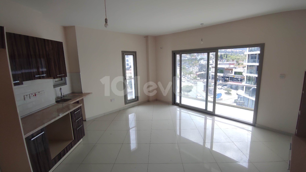 2+1 Wohnung mit Balkon und Blick im Zentrum von Kyrenia