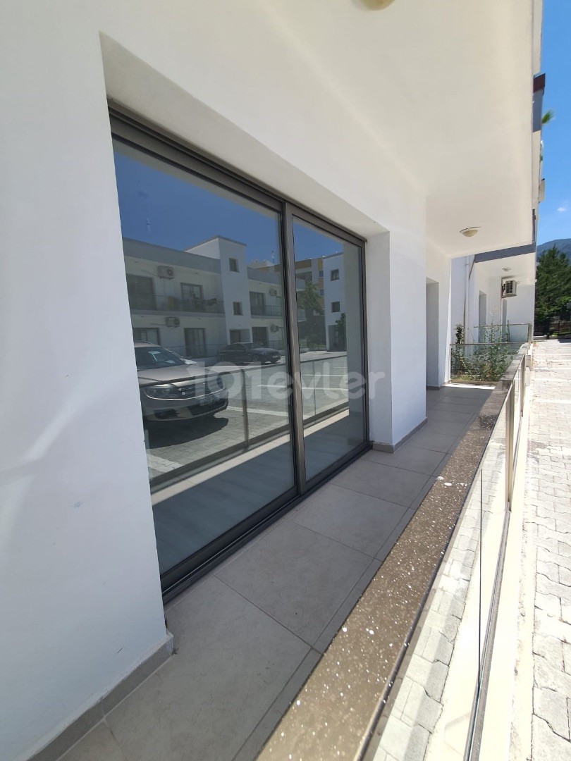 2+1 WOHNUNG ZUM VERKAUF IN ZYPERN, KYRENIA, ALSANCAK, GARTENBODENWOHNUNG