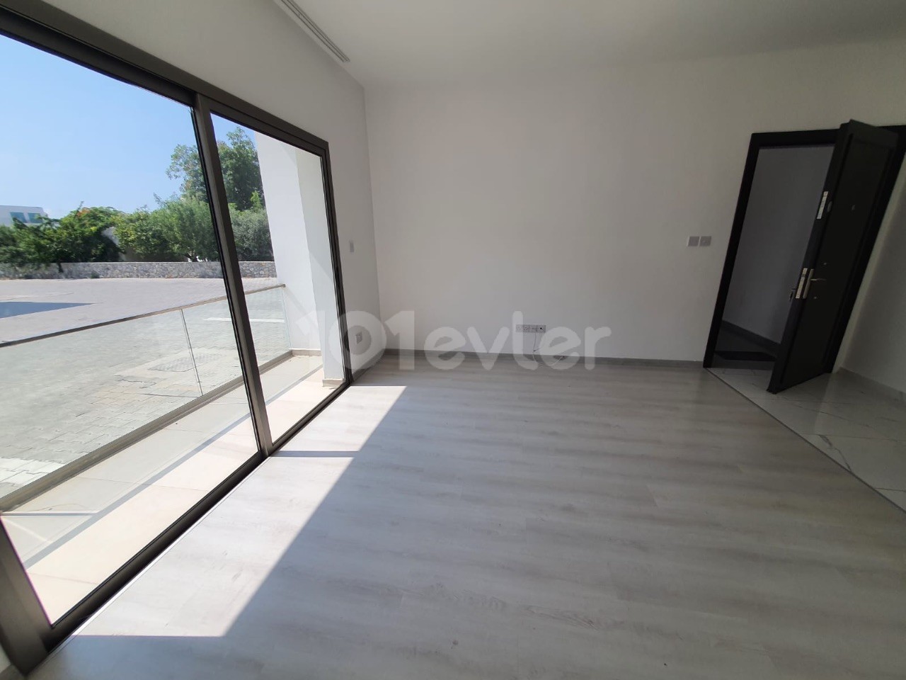 2+1 FLAT FOR SALE IN CYPRUS, KYRENIA, ALSANCAK, GARDEN FLOOR FLAT