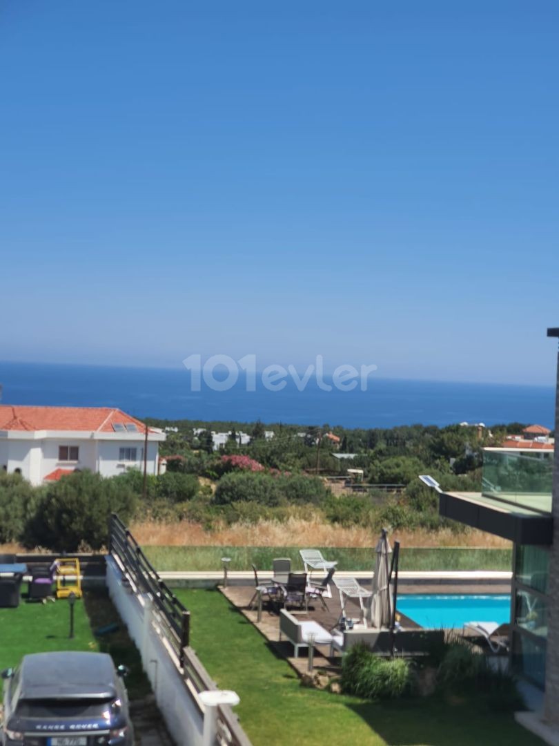 MÖBLIERTE 4+1-VILLA ZU VERMIETEN IN ZYPERN GIRNE ALSANCAK MIT MEERBLICK, PRIVATEM POOL, AUF EINEM GRUNDSTÜCK