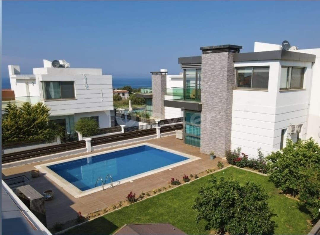 MÖBLIERTE 4+1-VILLA ZU VERMIETEN IN ZYPERN GIRNE ALSANCAK MIT MEERBLICK, PRIVATEM POOL, AUF EINEM GRUNDSTÜCK