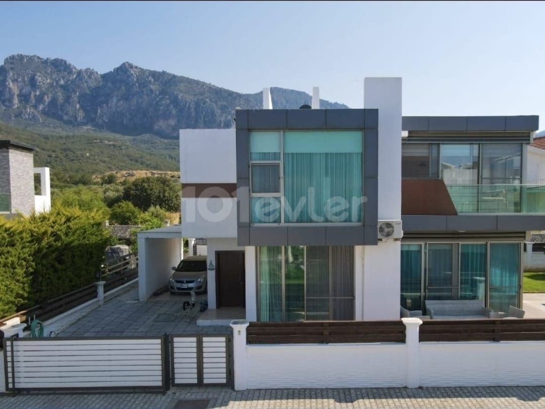 MÖBLIERTE 4+1-VILLA ZU VERMIETEN IN ZYPERN GIRNE ALSANCAK MIT MEERBLICK, PRIVATEM POOL, AUF EINEM GRUNDSTÜCK