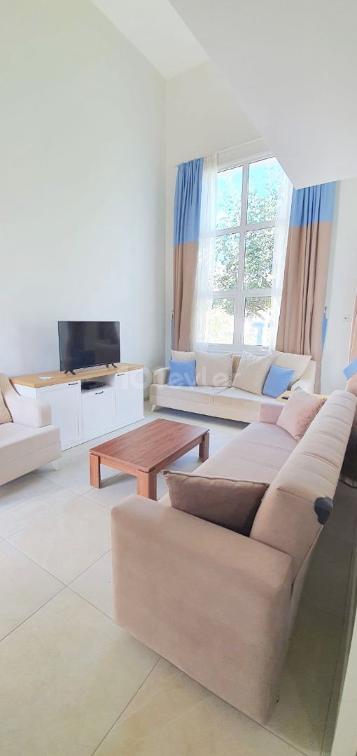 ZYPERN, KYRENIA, ALSANCAK, 1+1 DUPLEX-WOHNUNG ZU VERMIETEN IN BLUE MARE, MÖBLIERT, MIT GEMEINSCHAFTSPOOL, NAHE ZUM MEER UND DER STRAßE