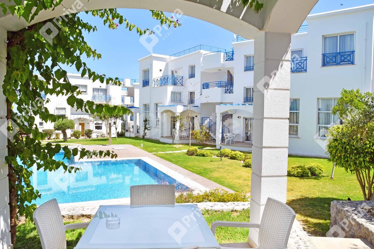 ZYPERN, KYRENIA, ALSANCAK, 1+1 DUPLEX-WOHNUNG ZU VERMIETEN IN BLUE MARE, MÖBLIERT, MIT GEMEINSCHAFTSPOOL, NAHE ZUM MEER UND DER STRAßE