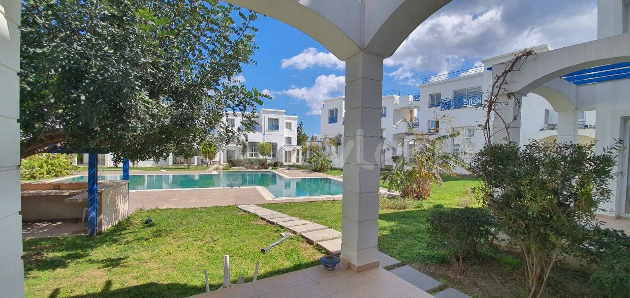 ZYPERN, KYRENIA, ALSANCAK, 1+1 DUPLEX-WOHNUNG ZU VERMIETEN IN BLUE MARE, MÖBLIERT, MIT GEMEINSCHAFTSPOOL, NAHE ZUM MEER UND DER STRAßE