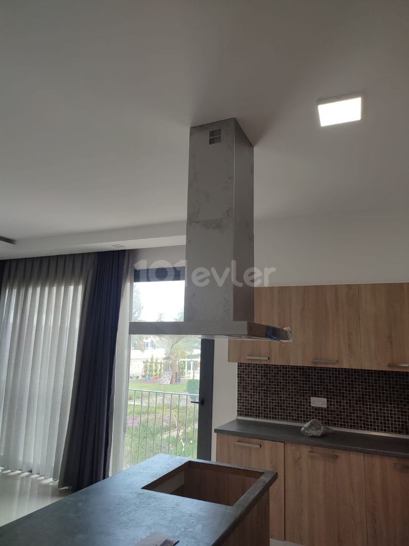 KIBRIS LEFKOŞA HAMİTKÖY'DE SATILIK 3+1 , 133 m2, SİTE İÇİNDE, KLİMALI, JENERATÖRLÜ DAİRE, 1000m2 BAHÇE,ÇOCUK PARKI, GÜVENLİK KAMERALI SİTE