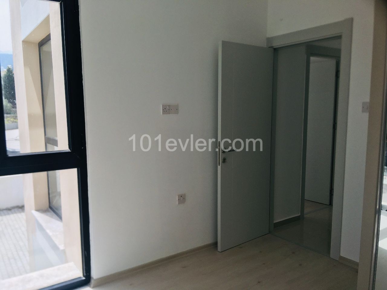 KKTC GİRNE MERKEZDE SATILIK SIFIR DAİRE 