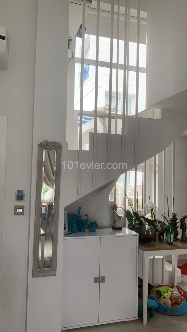 KKTC GİRNE YEŞİLTEPEDE SİTE İÇİ SATILIK DUPLEX DAİRE 