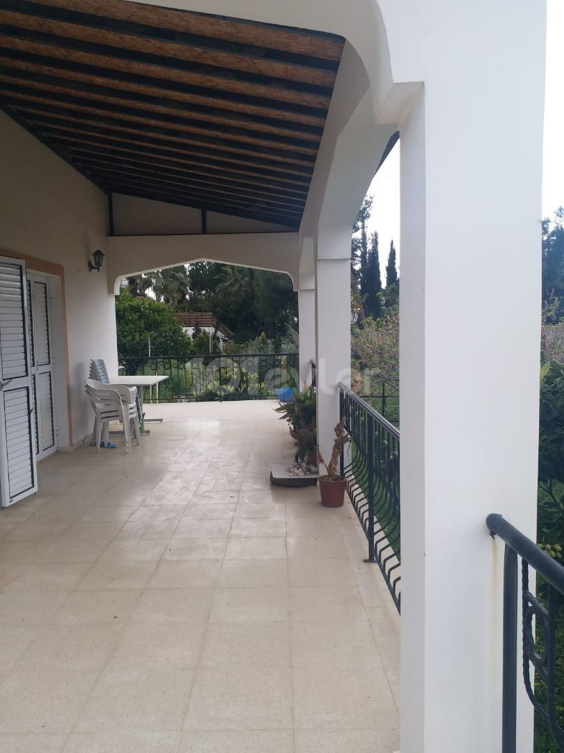 3+1 VILLA MIT GROSSEM GARTEN IN DER REGION ÇATALKOY IN KYRENIA