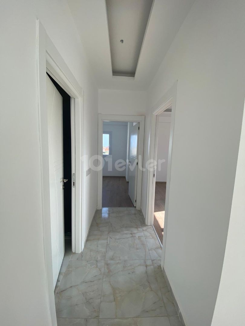 2+1 FLAT IN LONG BEACH 