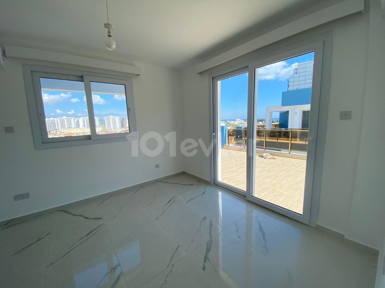 1+1 Penthouse mit herrlichem Meerblick