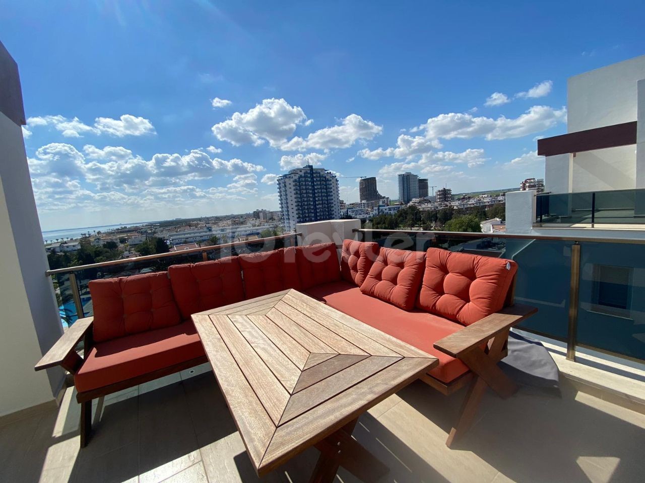 1+1 penthouse deniz manzaralı full eşyalı büyük balkonlu