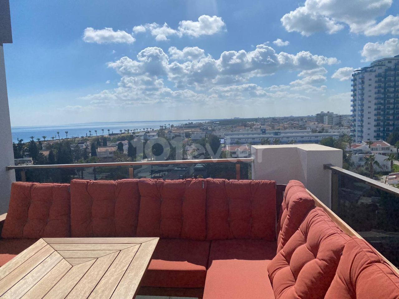 1+1 Penthouse mit Meerblick, komplett möbliert, großer Balkon