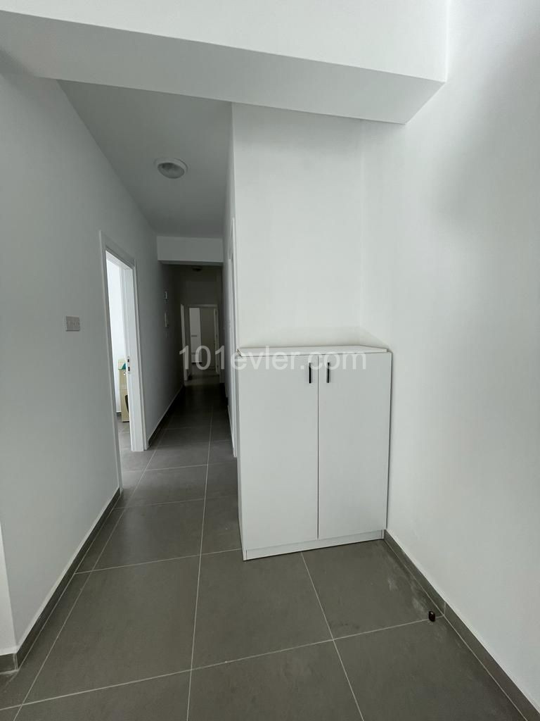 3+1 Null Gebäude neben Schieberegler terminal 2 Etagen möblierte separate Küche mit Balkon super Lage 350 stg 3+3 6+6 zahlung 2 Anzahlung 05338711922 05338616118 ** 