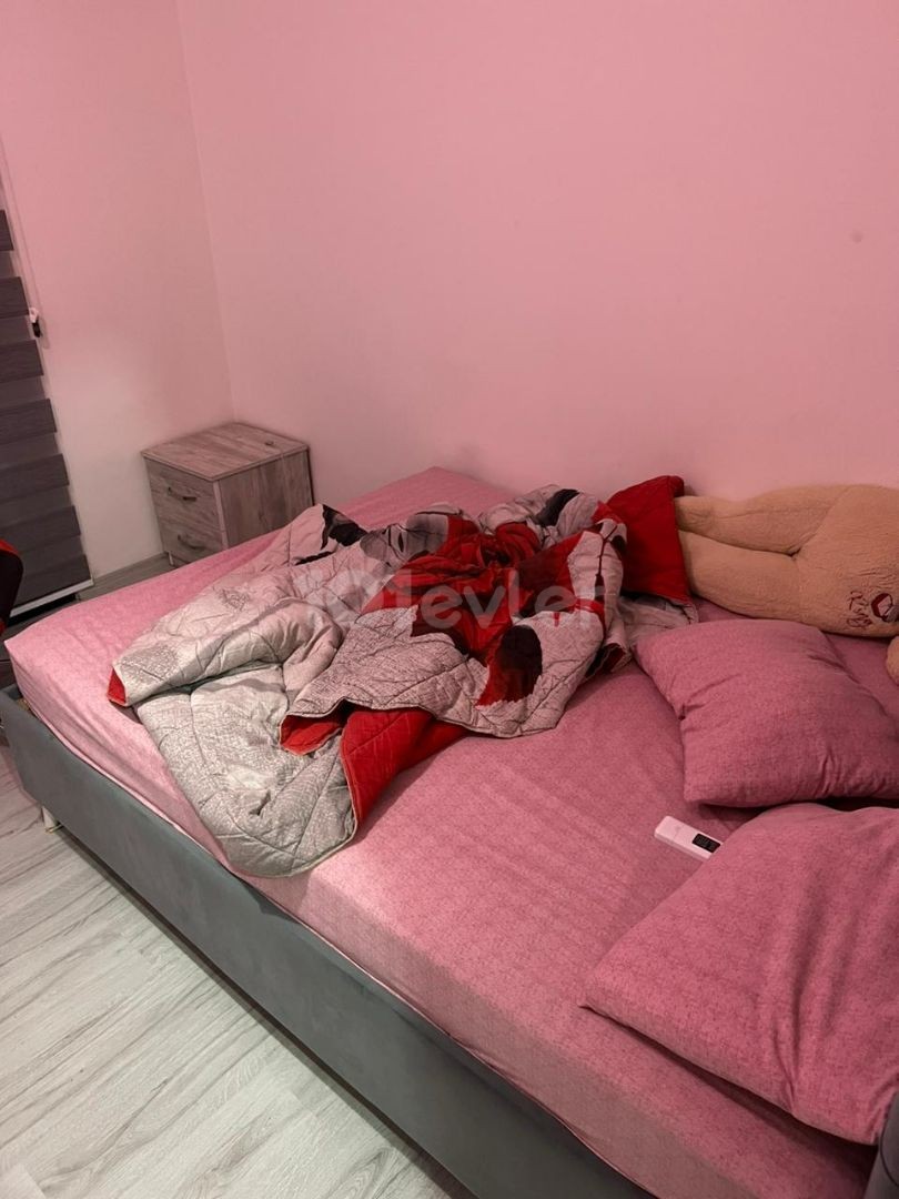 Lefkoşa vergi dairesi karşısı satılık 65 bin stg  5 kat içinde kiracı 400 stg  kiracı vardır eşyalarıyla beraber verilecektir 05338711922 05338616118 