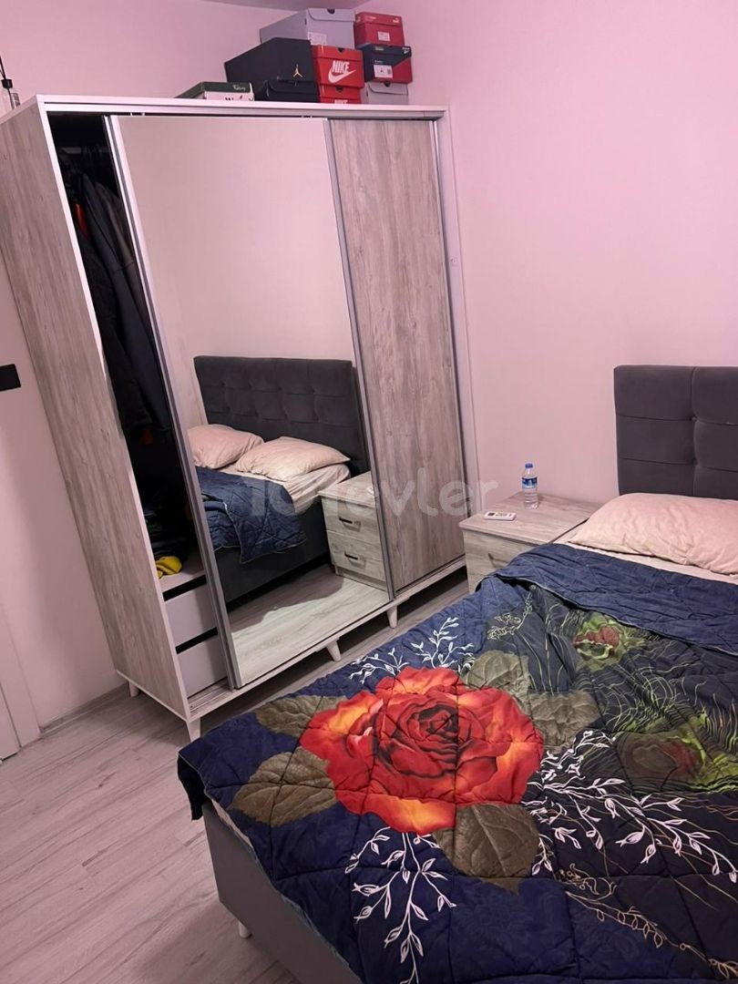 Lefkoşa vergi dairesi karşısı satılık 65 bin stg  5 kat içinde kiracı 400 stg  kiracı vardır eşyalarıyla beraber verilecektir 05338711922 05338616118 