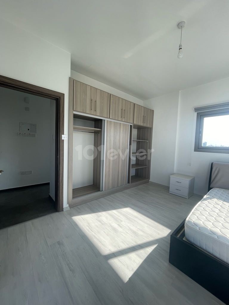 KAYMAKLIDA MACAKIZI ARKASI DURAK MARKET  1 DK YÜRÜME HER ODA KİLİMALI ASANSÖRLÜ  / 1+1 DAİRE aylık  ÖDEMELİ 400 STG 05338711922 05338616118 