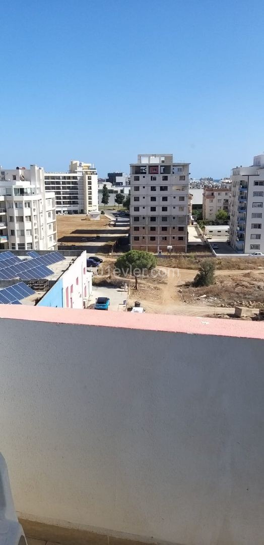 3+1 Wohnung Zur Miete Im Zentrum Von Famagusta ** 