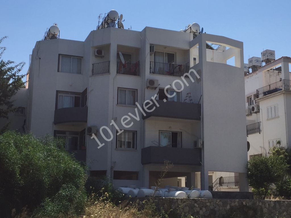 Girne Merkez Zeytinlikte sahibinden satılık komple blok bina apartman.   Yatırıma uygun kiracısı mevcut  (10 daire) KOMISYON YOK/Great opportunity for an investment block of apartment for sale from the owner in Kyrenia   Center Zeytinlik