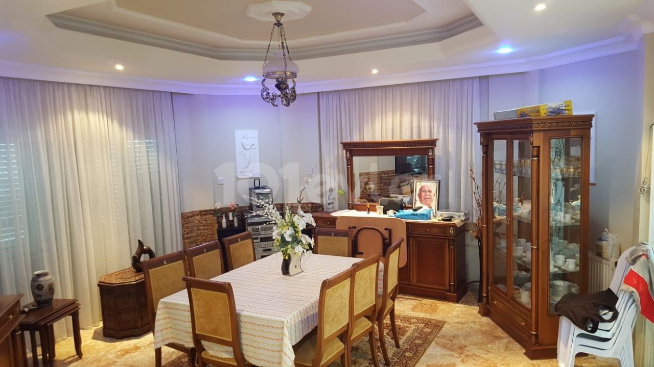 6 Bedroom Villa with Pool for Sale in Tuzla Region