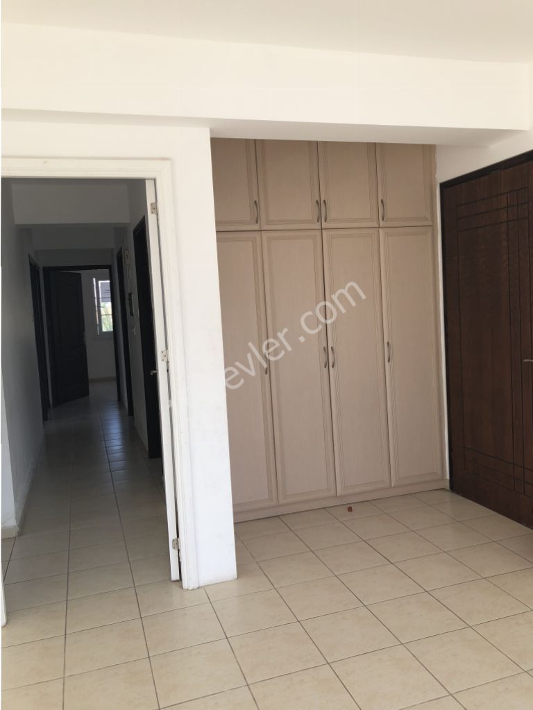 3 bedroom flat for rent in kyrenia 