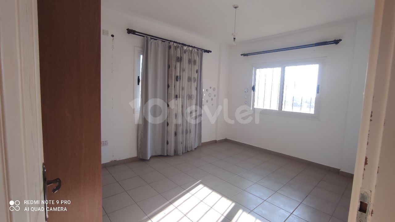 MAĞUSA ÇANAKKALE MAHALLESİNDE 3+1 DAİRE .