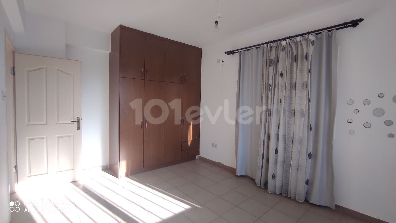 MAĞUSA ÇANAKKALE MAHALLESİNDE 3+1 DAİRE .