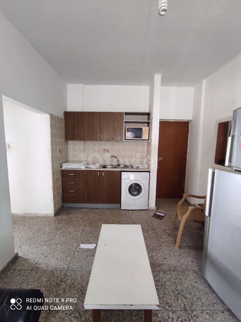 MAĞUSA MERKEZDE SATILIK 2+1 DAİRE.