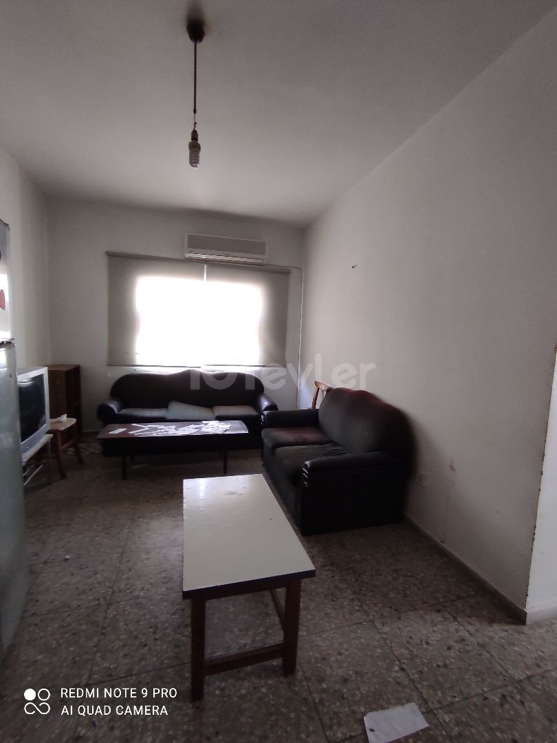 MAĞUSA MERKEZDE SATILIK 2+1 DAİRE.