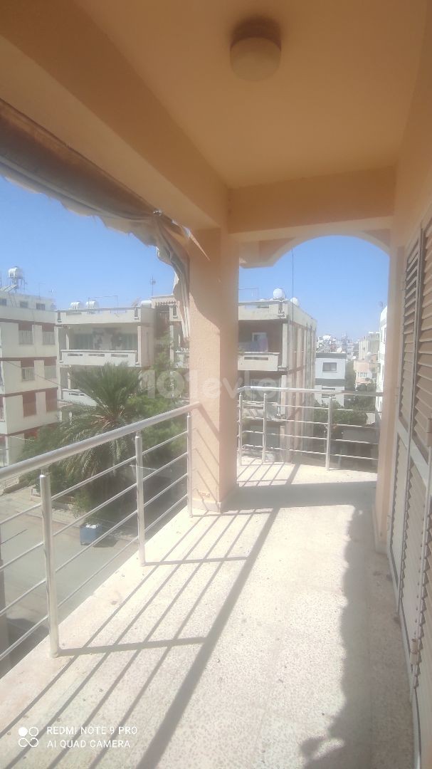 MAĞUSA MERKEZDE SATILIK 3+2 DAİRE.