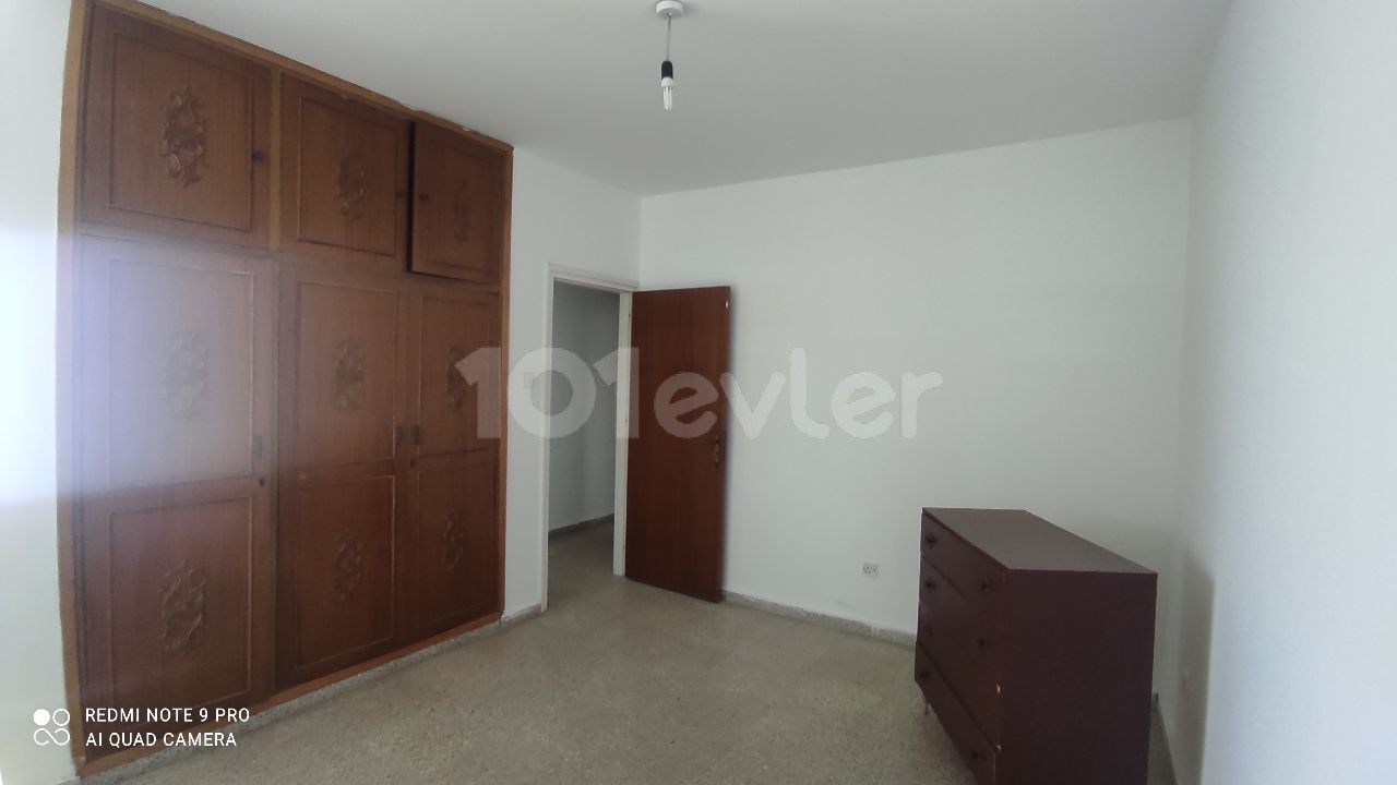 MAĞUSA MERKEZDE SATILIK 3+2 DAİRE.