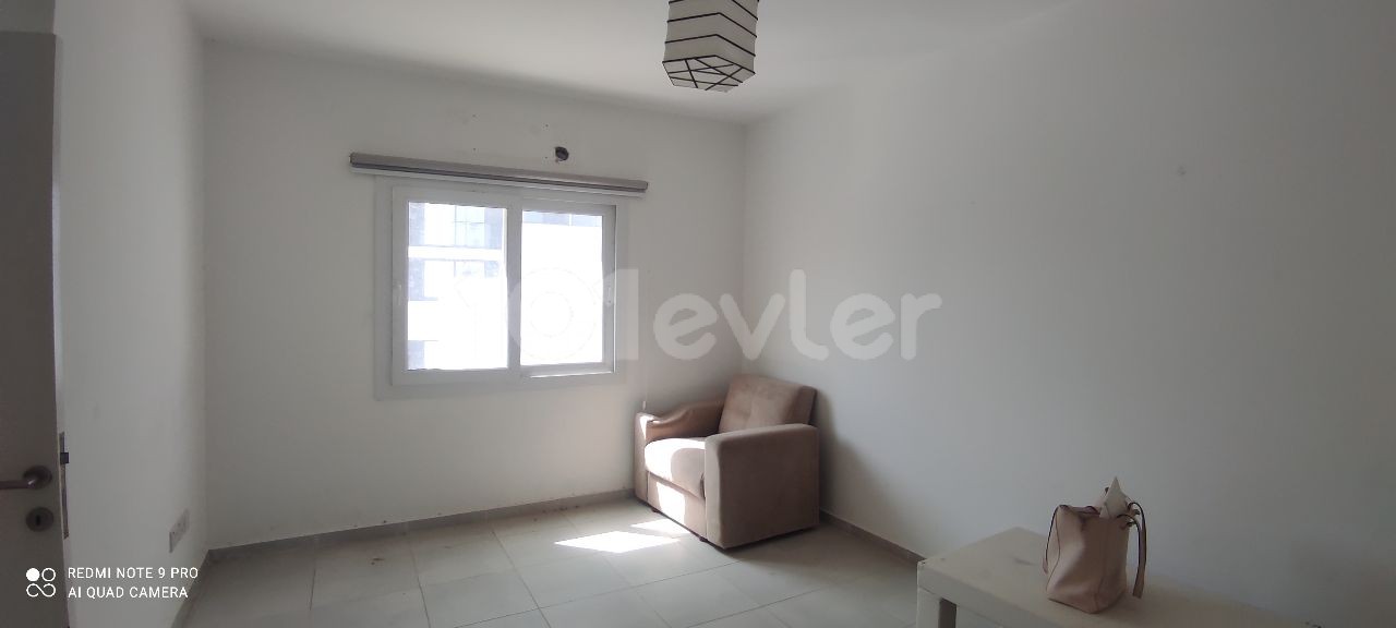 MAĞUSA MERKEZDE KİRALIK 2+1 DAİRE.