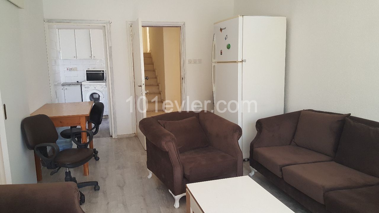 GAZİMAGUSA MERKEZDE SATILIK 2+1 EŞYALI DAİRE