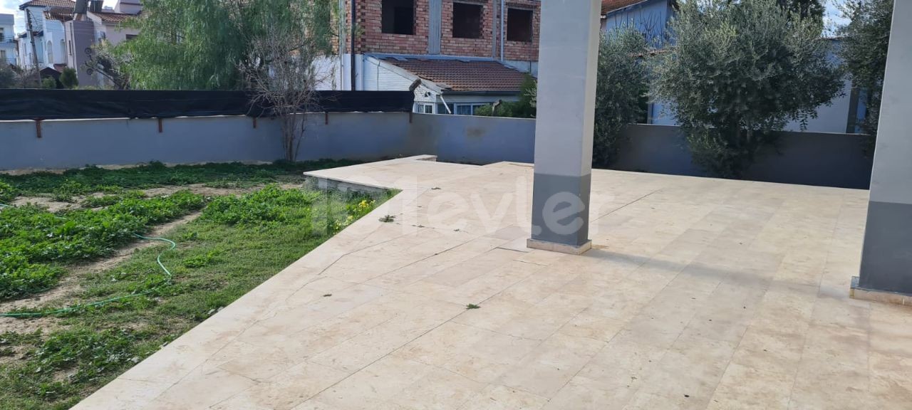 4+1 DETACHED VILLA WITH FIRE AND GARDEN WITH TURKISH COOK IN L/SA GÖNYELİ