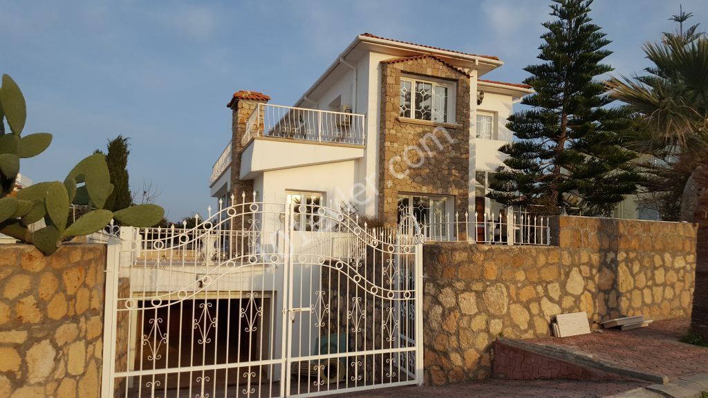 Müstakil Villa Deniz Kıyısı Sahibinden 3+1 Girne Karaoğlanoğlu