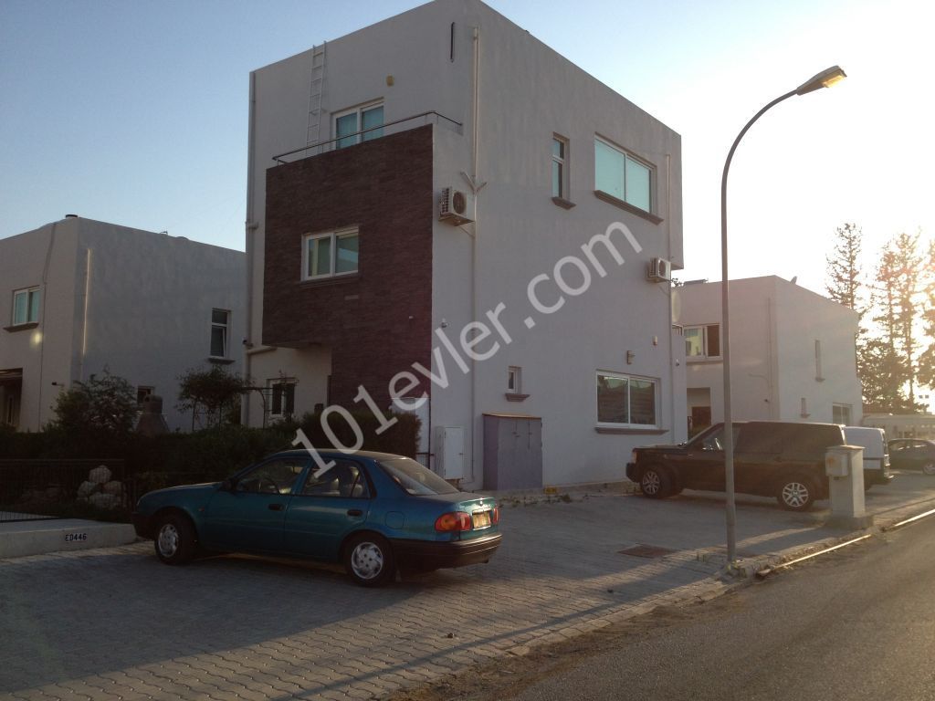 Villa For Sale in Küçük Kaymaklı, Nicosia